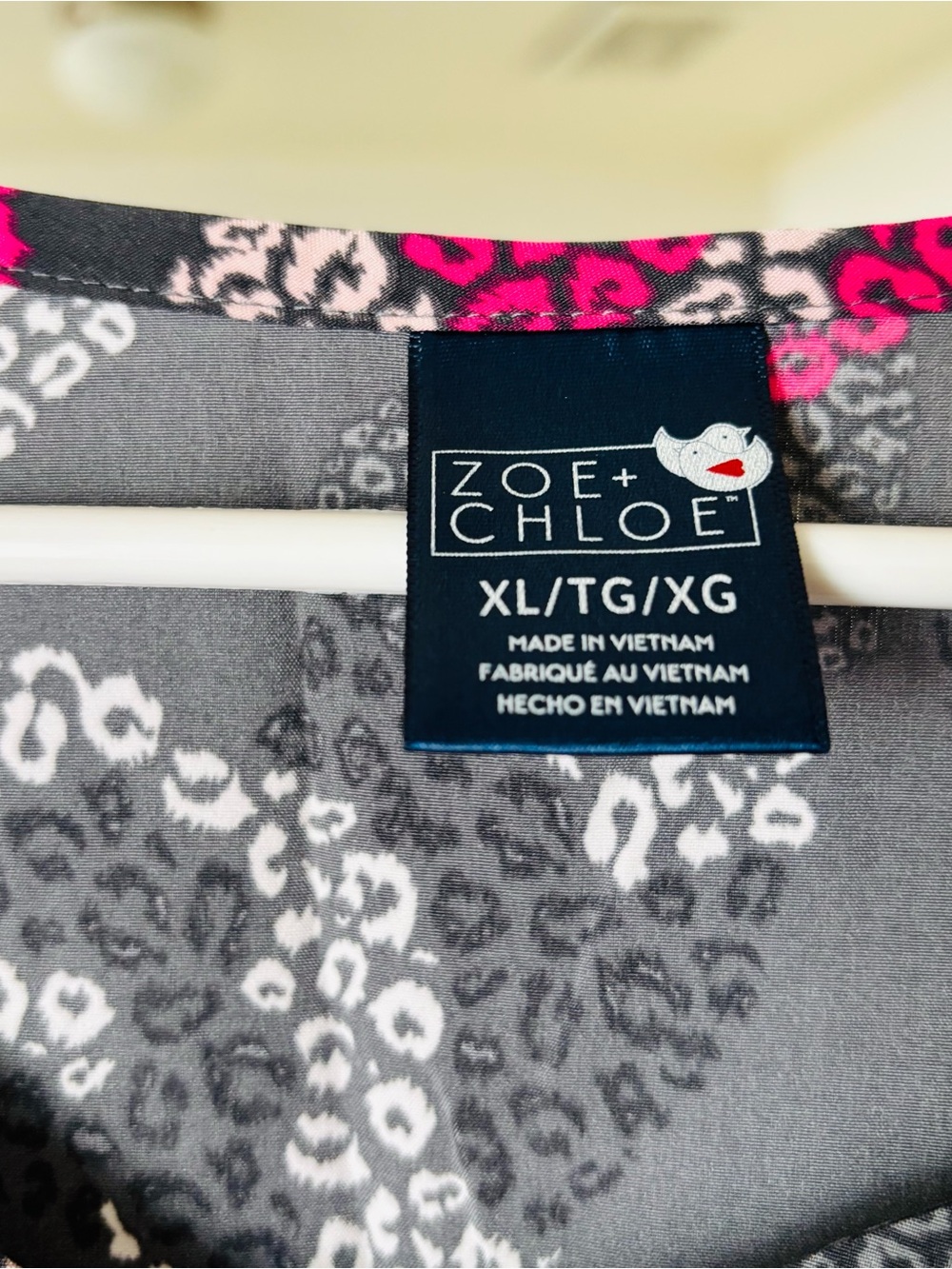 Unbranded Women’s Charcoal V-Neck Top with Pink, White & Black Heart Print - Picture 2 of 2
